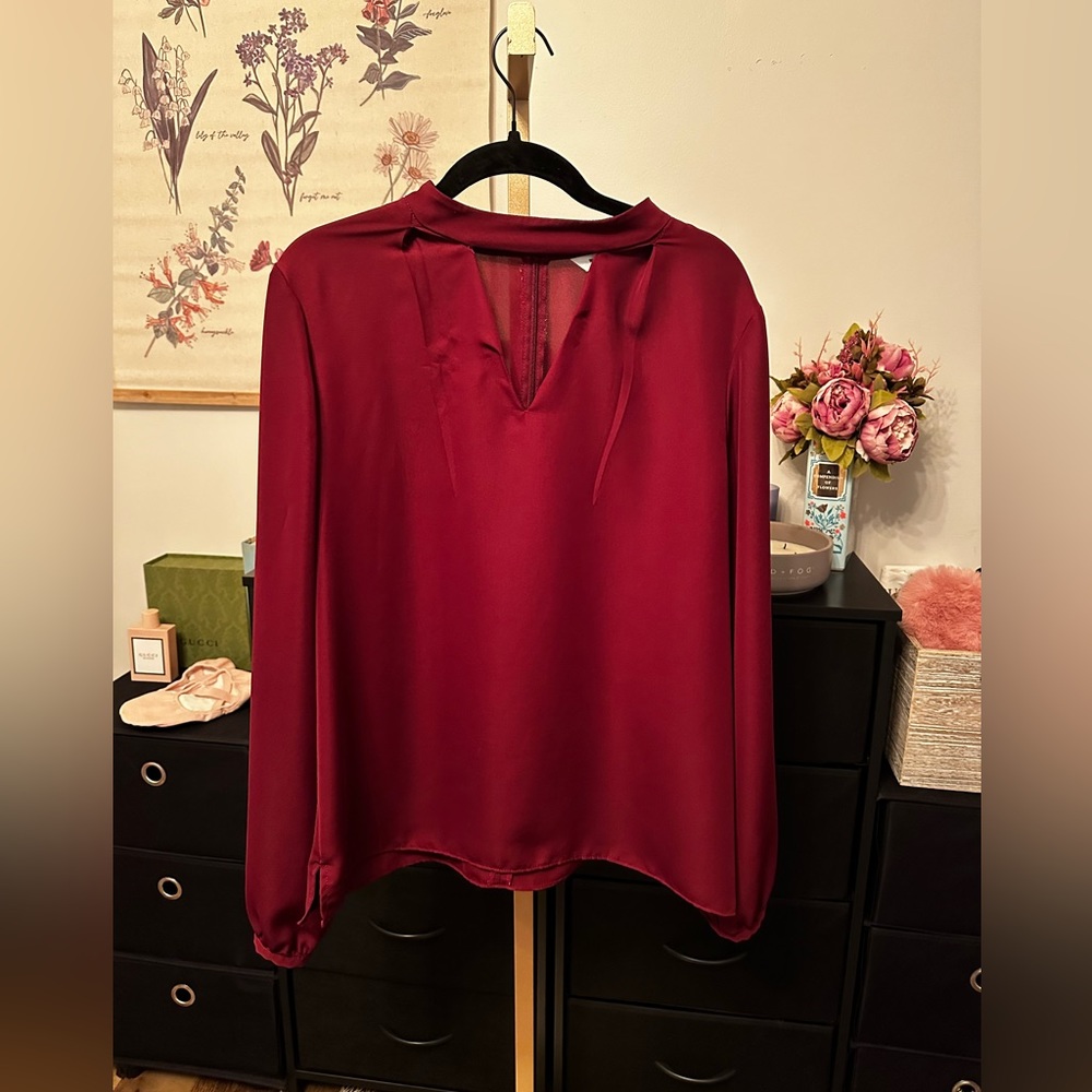 White House Black Market keyhole blouse. Size L. Perfect condition.